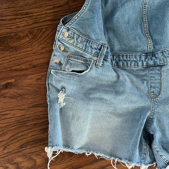 Isabel Maternity overall jeans shorts - Picture 3 of 12